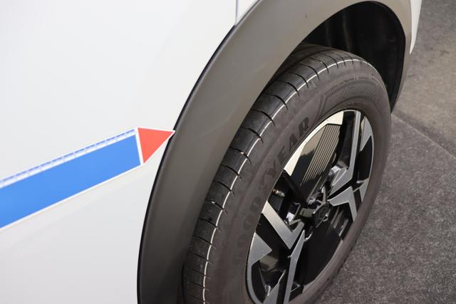 Peugeot 2008 Hybrid 145 hp e-DSC6 