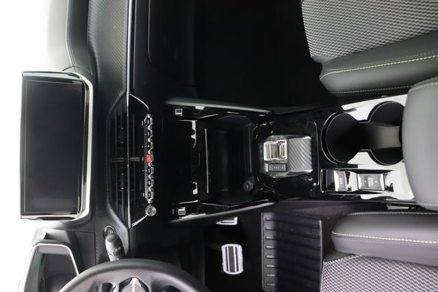 Peugeot e-2008 GT Electric 54 kWh 156 hp 