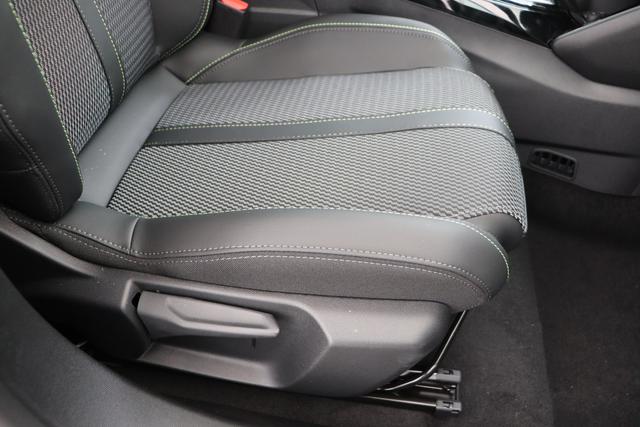 Peugeot e-2008 GT Electric 54 kWh 156 hp 