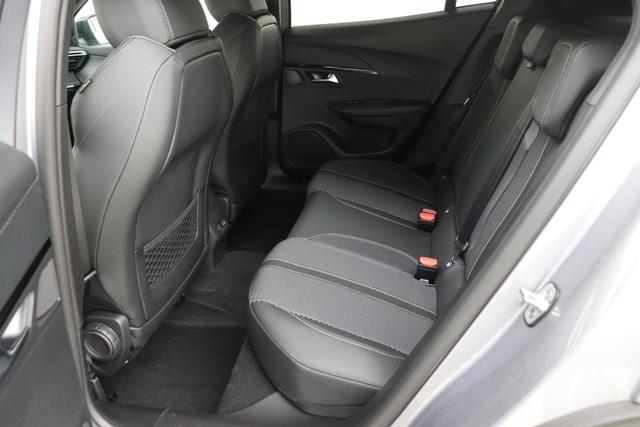 Peugeot e-2008 GT Electric 54 kWh 156 hp 