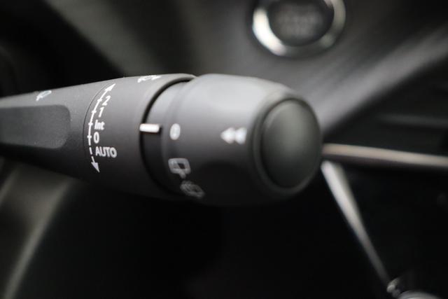 Peugeot e-2008 GT Electric 54 kWh 156 hp 