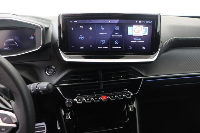 Peugeot e-2008 GT Electric 54 kWh 156 hp 