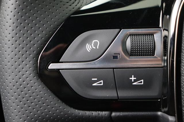 Peugeot e-2008 GT Electric 54 kWh 156 hp 