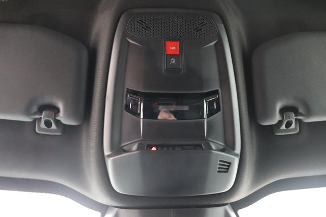 Peugeot e-2008 GT Electric 54 kWh 156 hp 