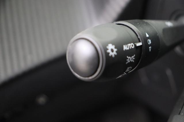 Peugeot 2008 Allure Hybrid 145 hp e-DSC6 