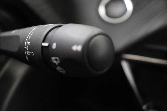 Peugeot 2008 Allure Hybrid 145 hp e-DSC6 