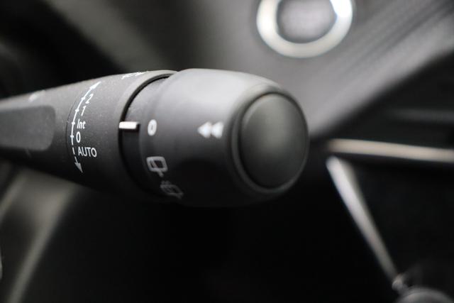 Peugeot 2008 Allure Hybrid 145 hp e-DSC6 