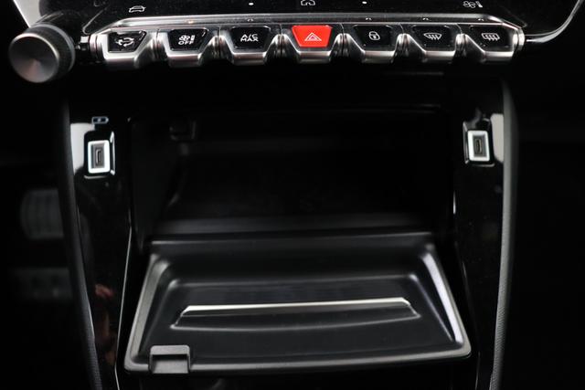 Peugeot 2008 Allure Hybrid 145 hp e-DSC6 