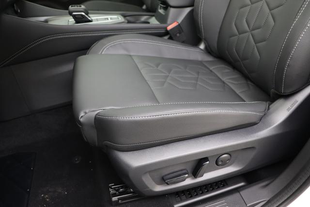 Nissan Qashqai Tekna 1.3 158 hp CVT 2WD 