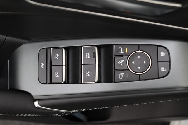 Nissan Qashqai Tekna 1.3 158 hp CVT 2WD 