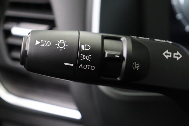 Nissan Qashqai Tekna 1.3 158 hp CVT 2WD 