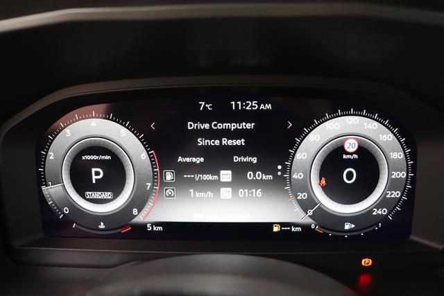 Nissan Qashqai Tekna 1.3 158 hp CVT 2WD 