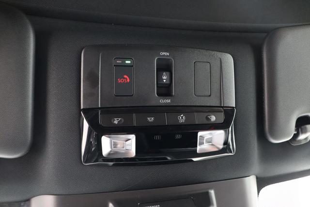 Nissan Qashqai Tekna 1.3 158 hp CVT 2WD 