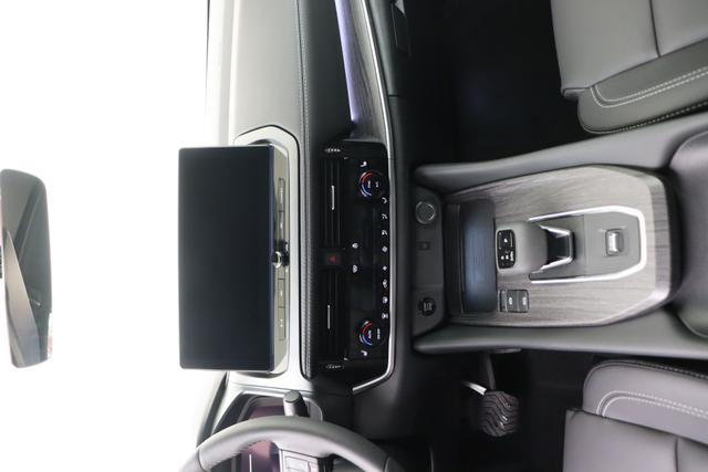 Nissan Qashqai Tekna 1.3 158 hp CVT 2WD 