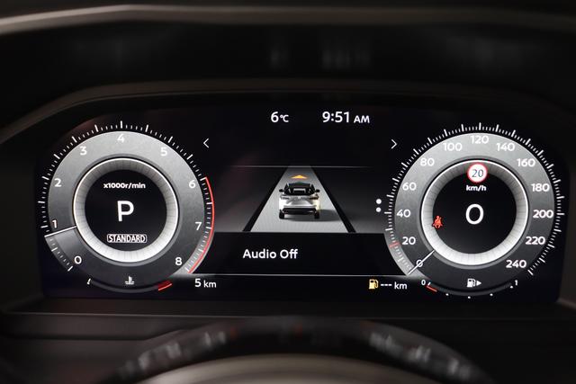 Nissan Qashqai Tekna 1.3 158 hp CVT 2WD 