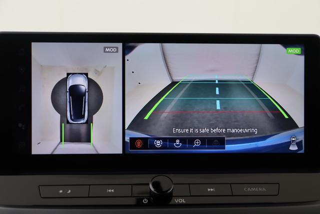 Nissan Qashqai Tekna 1.3 158 hp CVT 2WD 