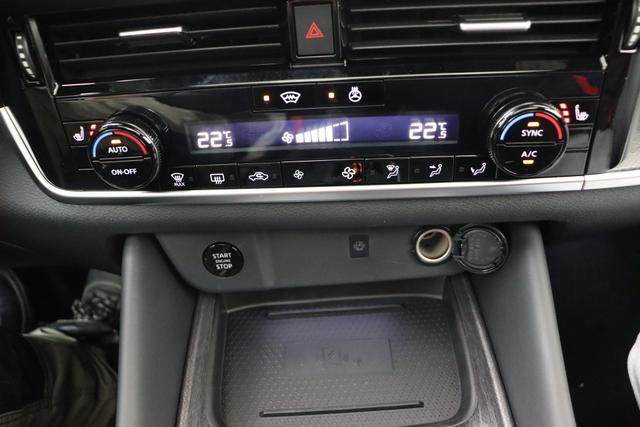 Nissan Qashqai Tekna 1.3 158 hp CVT 2WD 