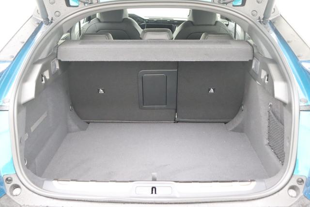 Peugeot 408 GT Hybrid 145 e-DSC6 