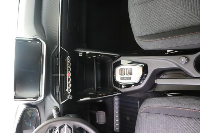 Peugeot 2008 Style Hybrid 145 e-DSC6 