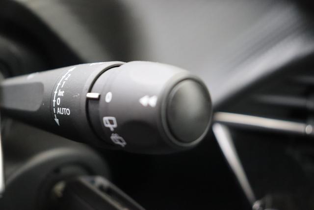 Peugeot 2008 Style Hybrid 145 e-DSC6 