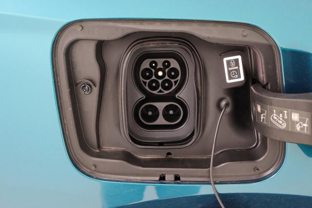 Peugeot E-408 GT 58 kWh Electric 214 hp Auto 