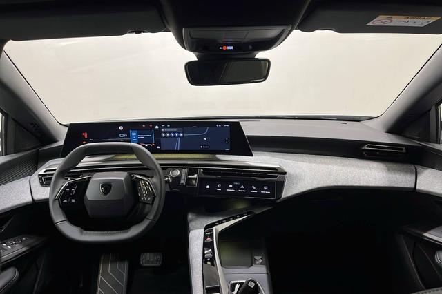 Peugeot 3008 Allure Hybrid 136 e-DCS6 (1.2L) 