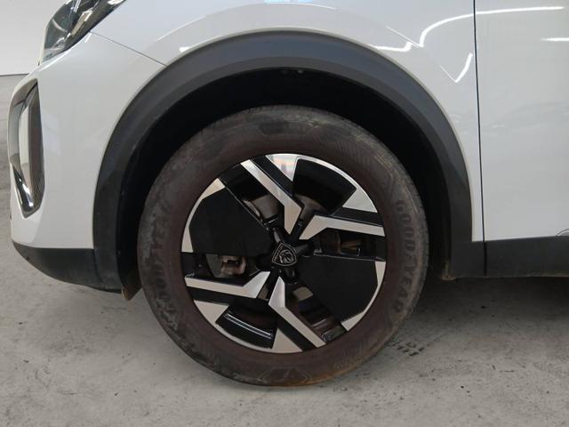 Peugeot 2008 Allure 1.2L (1199cc) gasoline, 100 hp, S&S, 6-speed manual 