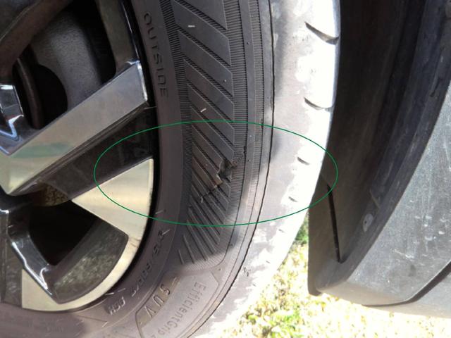 Peugeot 2008 Allure 1.2L (1199cc) Gasoline 100hp S&S, 6-speed manual 