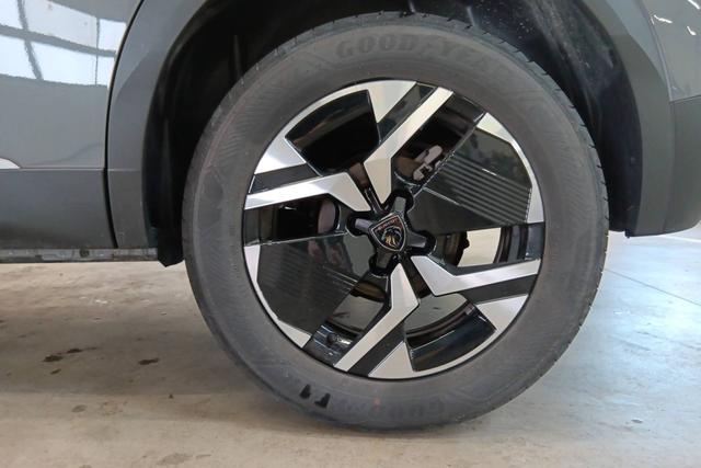 Peugeot 2008 Allure 1.2L (1199cc) gasoline 100 hp S&S, 6-speed manual 