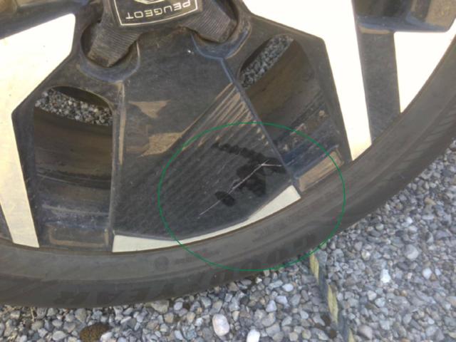 Peugeot 2008 Allure 1.2L (1199cc) gasoline 100 hp S&S, 6-speed manual 