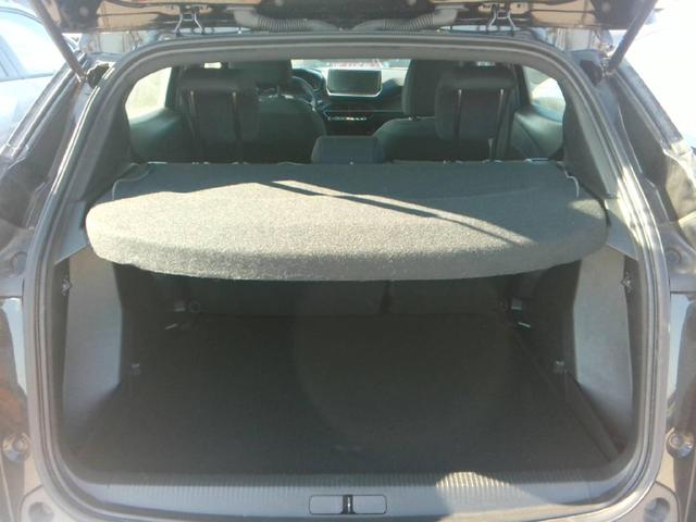 Peugeot 2008 Style 1.2L (1199cc) gasoline, 100 hp, S&S, 6-speed manual 