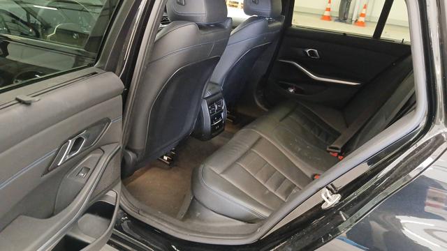 BMW 3er Touring 3 Serie M Sport 2.0L Turbo Diesel (320d) xDrive, 48V mild-hybrid, 8-speed automatic 