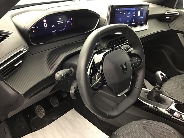 Peugeot 2008 Allure 1.2 Gasoline 102hp 