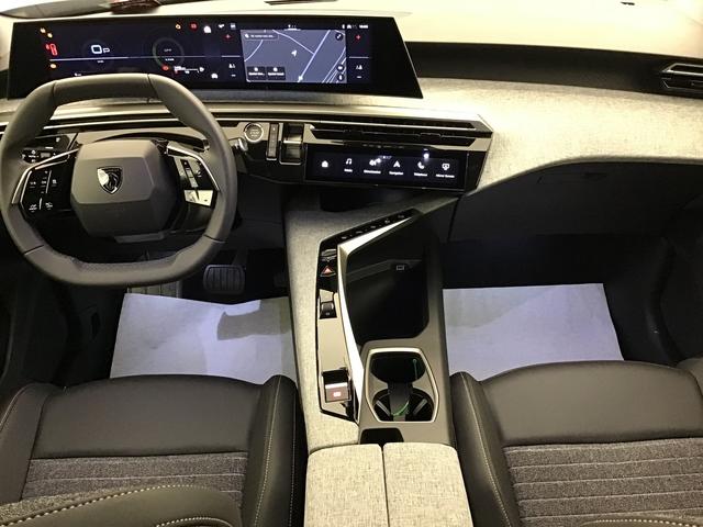 Peugeot 3008 Allure 1.2 Hybrid Electric/Gasoline 147hp 