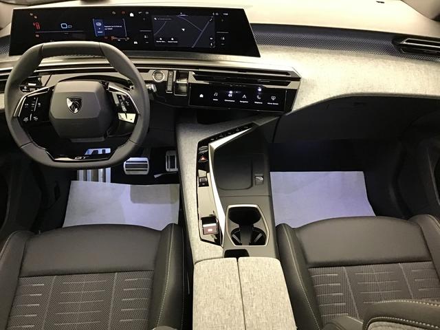 Peugeot 3008 GT 1.2 Hybrid Electric/Gasoline 147hp 