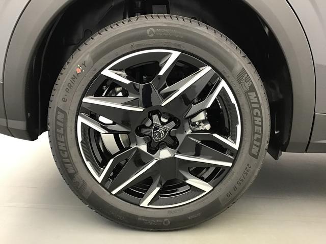 Peugeot 3008 GT 1.2 Hybrid Electric/Gasoline 147hp 