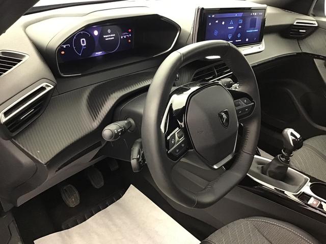 Peugeot 2008 Allure 1.2 GASOLINE 100hp 