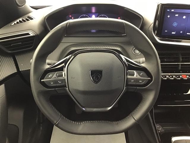 Peugeot 2008 Allure 1.2 GASOLINE 100hp 