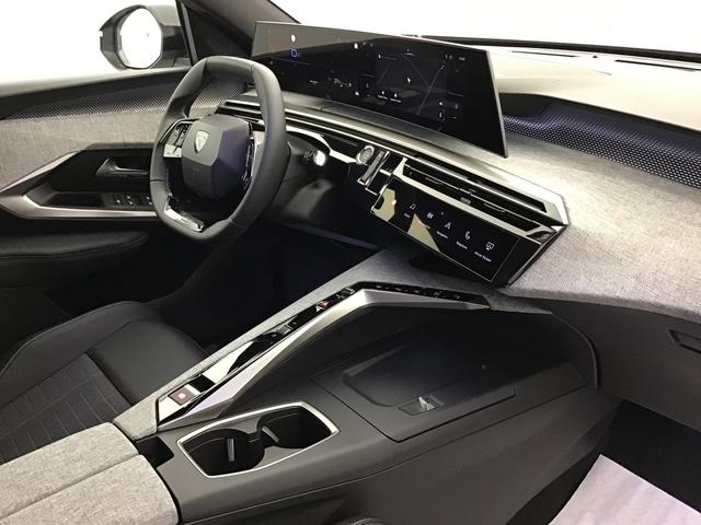 Peugeot 3008 GT 1.2 Hybrid Electric/Gasoline 147hp 