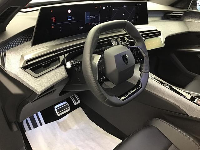 Peugeot 3008 GT 1.2 Hybrid Electric/Gasoline 147hp 