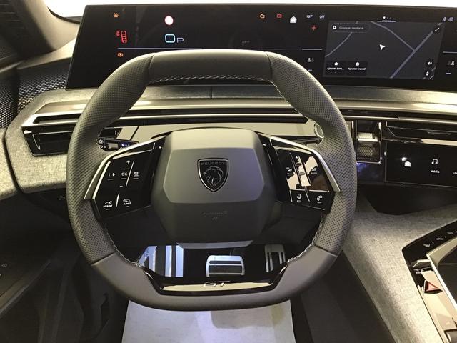 Peugeot 3008 GT 1.2 Hybrid Electric/Gasoline 147hp 