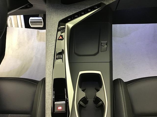 Peugeot 3008 GT 1.2 Hybrid Electric/Gasoline 147hp 