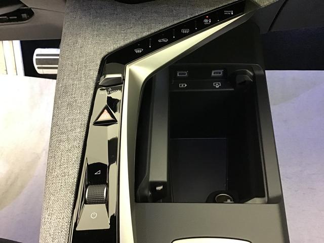 Peugeot 3008 GT 1.2 Hybrid Electric/Gasoline 147hp 