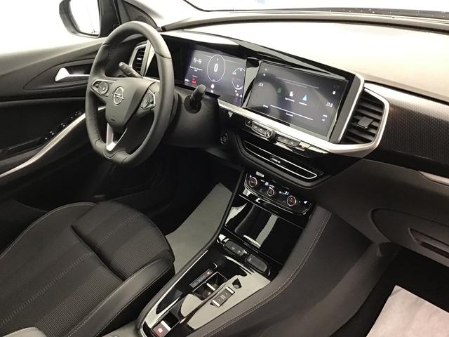 Opel Grandland GS 1.2 Gasoline 132hp 