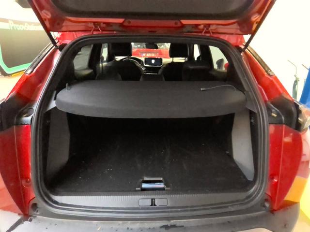 Peugeot 2008 Allure 1.2L (1199cc) Gasoline 100 hp S&S, 6-speed manual 