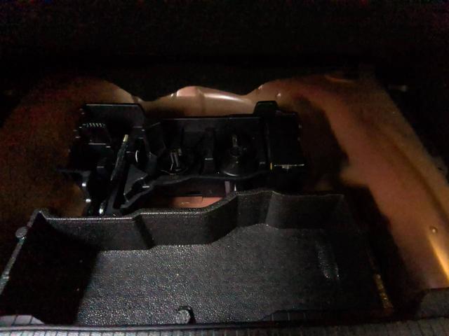 Peugeot 2008 Allure 1.2L (1199cc) Gasoline 100 hp S&S, 6-speed manual 