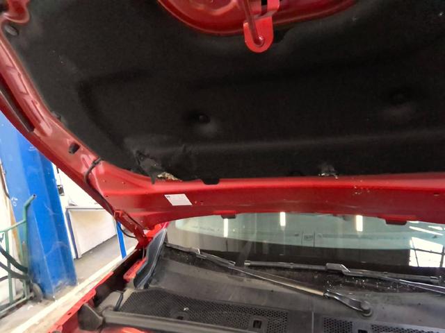 Peugeot 2008 Allure 1.2L (1199cc) Gasoline 100 hp S&S, 6-speed manual 