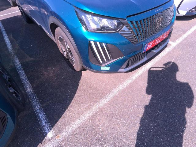 Peugeot 2008 Allure 1.2L 3-cylinder Gasoline (100 hp) S&S, 6-speed manual 