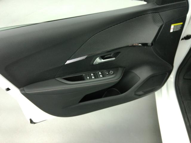 Peugeot 208 Allure 1.2L 100 hp S&S (gasoline) 