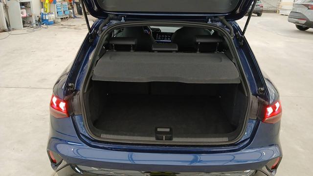 Audi A3 Sportback S line 2.0L TDI 150 hp tronic (7-speed) 